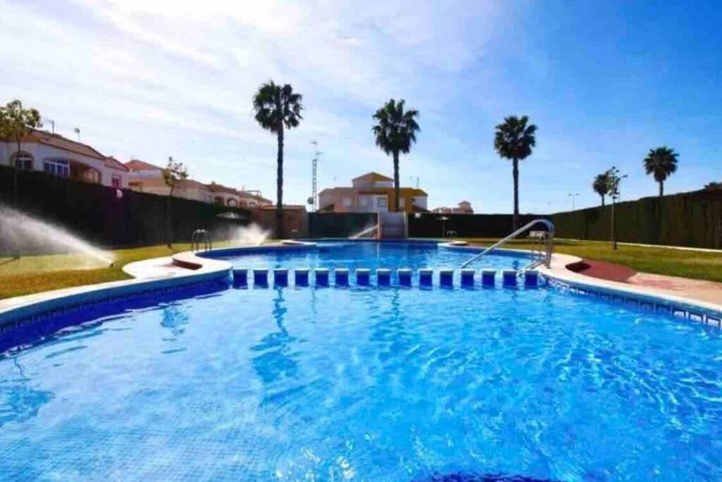 Ferienwohnung Acogedor Apartamento Con Piscina Cerca A La Playa Torrevieja Exterior foto