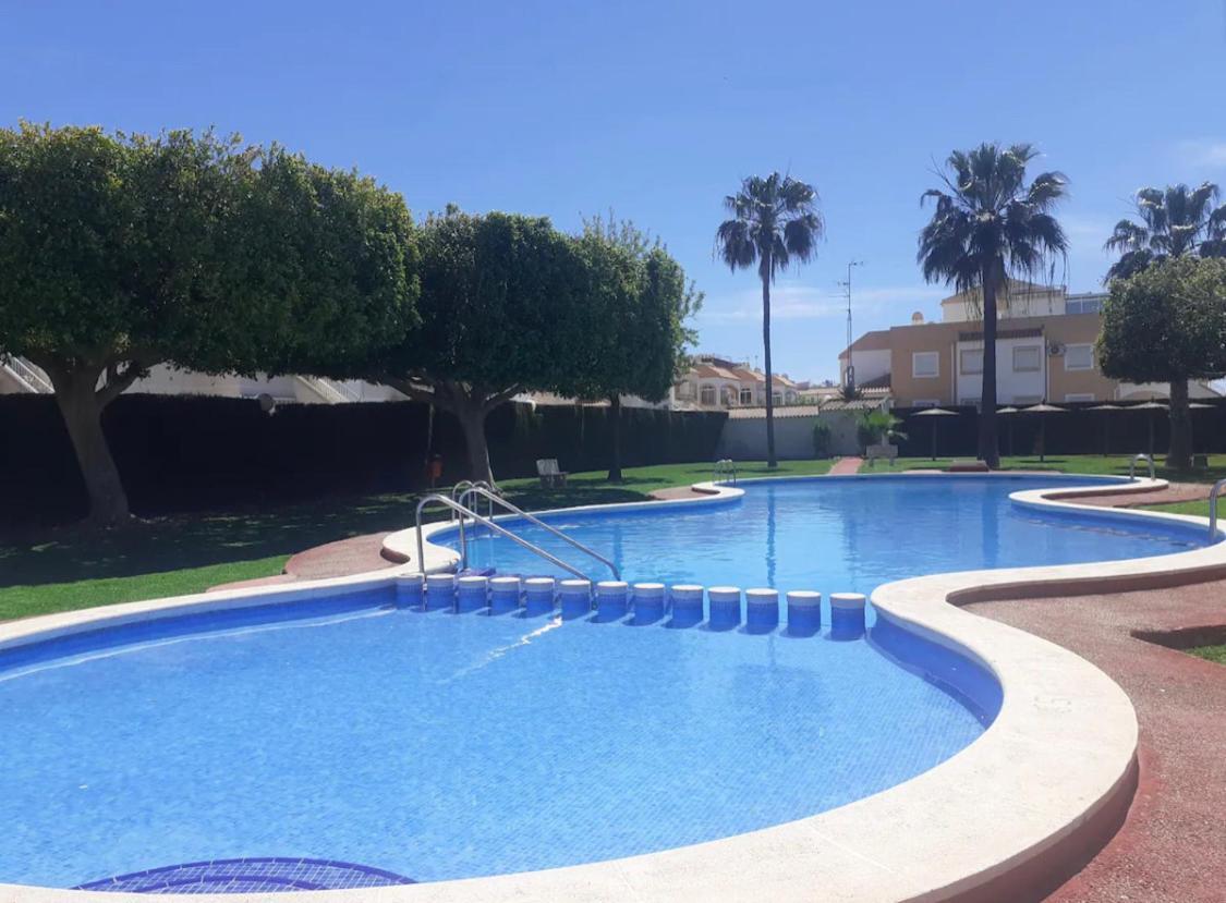 Ferienwohnung Acogedor Apartamento Con Piscina Cerca A La Playa Torrevieja Exterior foto